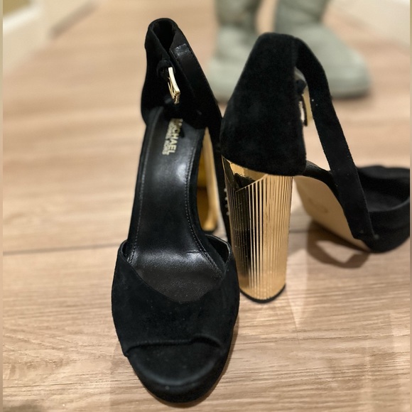 7 Michael kors gold& black thick high  heels practically new suede like /velvet - Picture 6 of 7